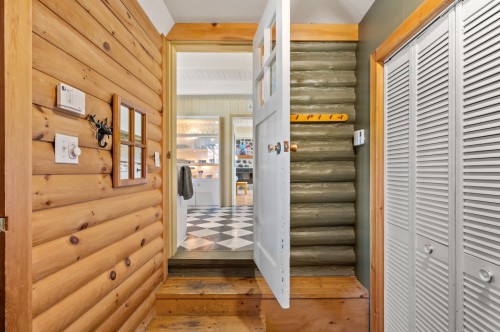 Hall d'entrée/Vestibule - 1660 Rue Campeau, Val-David, QC - Indoor Photo Showing Other Room