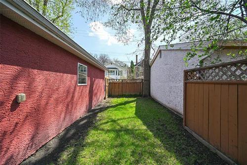 200 Ash St, Winnipeg, MB 