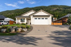 539 Greenwell Dr Lake Cowichan, BC V0R 2G1