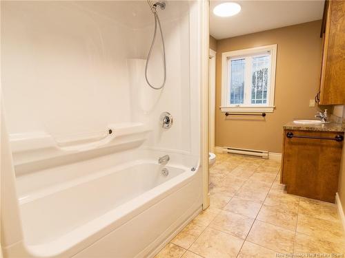 927 Mapleton Rd, Moncton, NB 