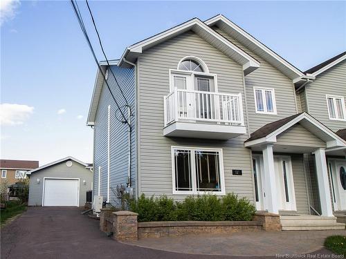 927 Mapleton Rd, Moncton, NB 