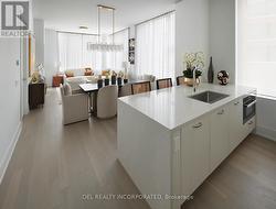 303 - 455 WELLINGTON STREET W Toronto, ON M5V 0V8
