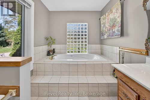 7190 93 Highway, Tiny, ON - Indoor Photo Showing Bathroom