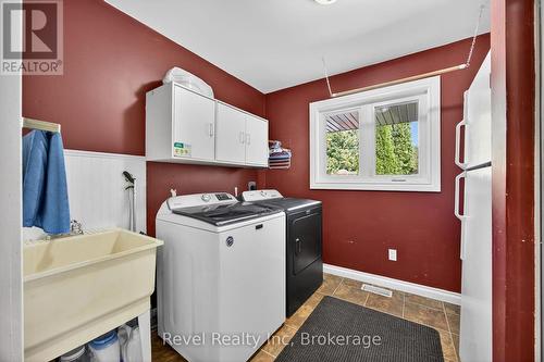 7190 93 Highway, Tiny, ON - Indoor Photo Showing Laundry Room