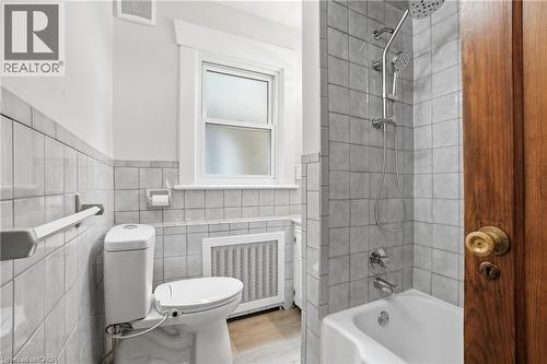 167 Balmoral Avenue S, Hamilton, ON - Indoor Photo Showing Bathroom