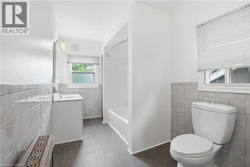 167 Balmoral Avenue S, Hamilton, ON - Indoor Photo Showing Bathroom