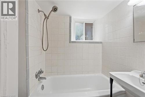 167 Balmoral Avenue S, Hamilton, ON - Indoor Photo Showing Bathroom