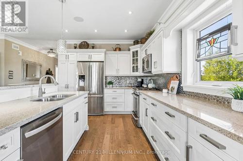 434541 4Th Line, Amaranth, ON - Indoor Photo Showing Kitchen With Double Sink With Upgraded Kitchen