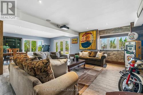 434541 4Th Line, Amaranth, ON - Indoor Photo Showing Living Room