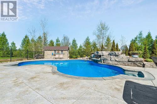 434541 4Th Line, Amaranth, ON - Outdoor With In Ground Pool With Backyard