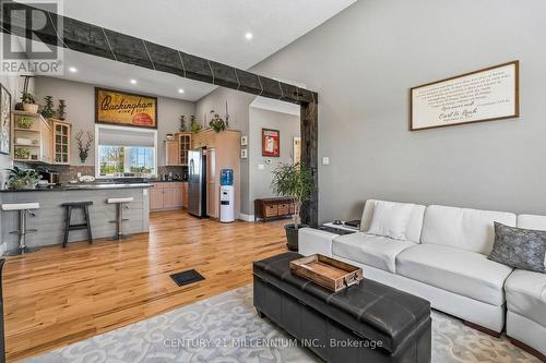 434541 4Th Line, Amaranth, ON - Indoor Photo Showing Living Room