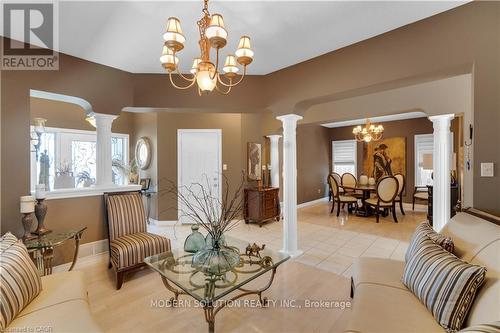115 Erika Crescent, Hamilton, ON - Indoor Photo Showing Living Room