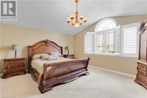 115 Erika Crescent, Hamilton, ON - Indoor Photo Showing Bedroom