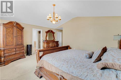 115 Erika Crescent, Hamilton, ON - Indoor Photo Showing Bedroom