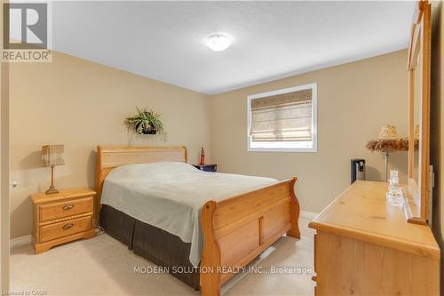 115 Erika Crescent, Hamilton, ON - Indoor Photo Showing Bedroom