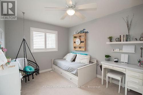 15 Meadowbank Drive, Hamilton, ON - Indoor Photo Showing Bedroom