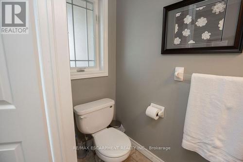 15 Meadowbank Drive, Hamilton, ON - Indoor Photo Showing Bathroom