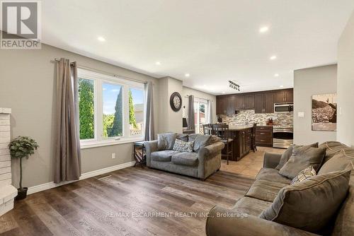72 Gurnett Drive, Hamilton, ON - Indoor Photo Showing Living Room