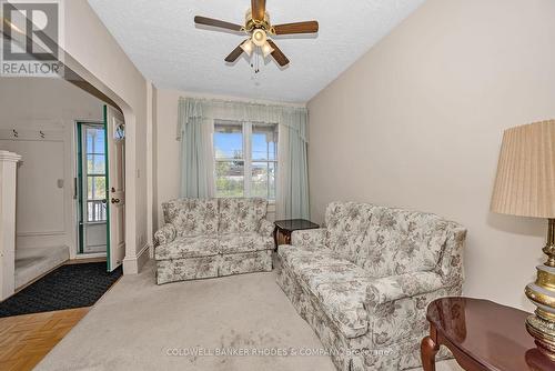 1758 Scott Street, Ottawa, ON - Indoor Photo Showing Living Room