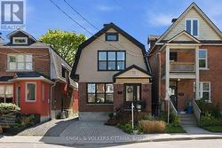 176 HINTON AVENUE N  Ottawa, ON K1Y 1A1
