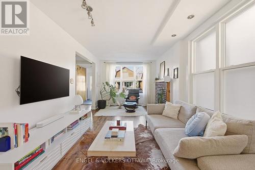 176 Hinton Avenue N, Ottawa, ON - Indoor Photo Showing Living Room