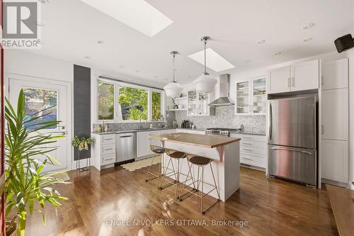 176 Hinton Avenue N, Ottawa, ON - Indoor Photo Showing Kitchen With Upgraded Kitchen