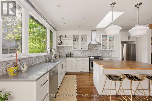 176 Hinton Avenue N, Ottawa, ON - Indoor Photo Showing Kitchen With Double Sink With Upgraded Kitchen