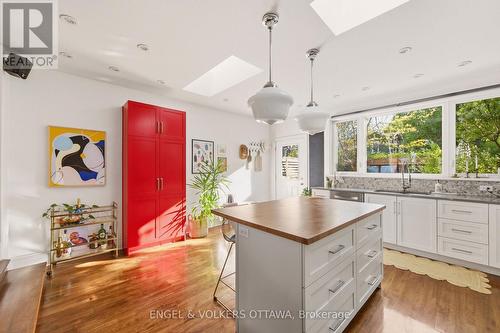 176 Hinton Avenue N, Ottawa, ON - Indoor Photo Showing Kitchen