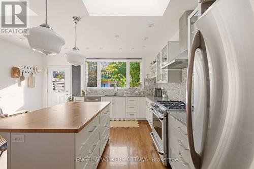 176 Hinton Avenue N, Ottawa, ON - Indoor Photo Showing Kitchen With Upgraded Kitchen