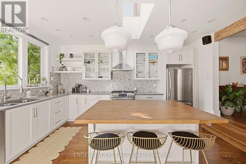 176 Hinton Avenue N, Ottawa, ON - Indoor Photo Showing Kitchen With Double Sink With Upgraded Kitchen