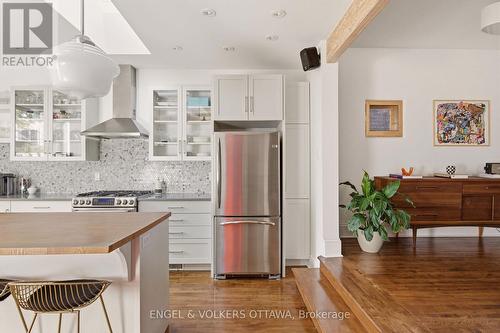 176 Hinton Avenue N, Ottawa, ON - Indoor Photo Showing Kitchen With Upgraded Kitchen
