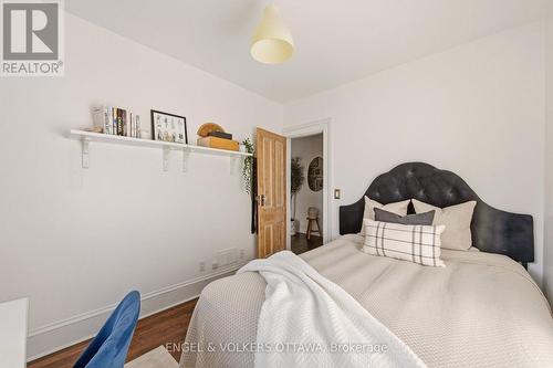 176 Hinton Avenue N, Ottawa, ON - Indoor Photo Showing Bedroom