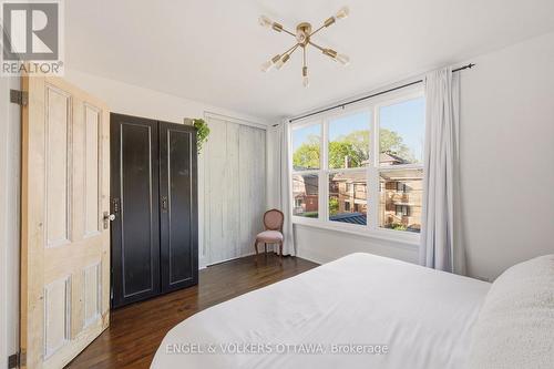 176 Hinton Avenue N, Ottawa, ON - Indoor Photo Showing Bedroom