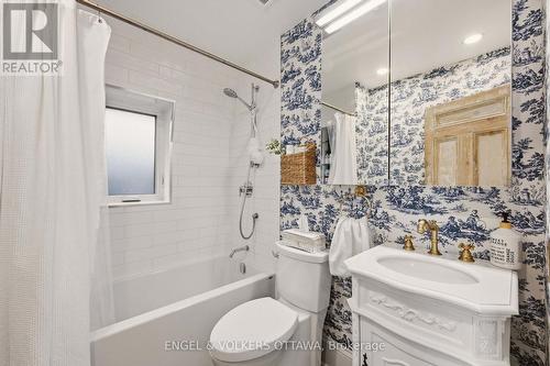 176 Hinton Avenue N, Ottawa, ON - Indoor Photo Showing Bathroom
