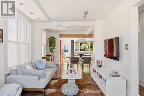 176 Hinton Avenue N, Ottawa, ON - Indoor Photo Showing Living Room
