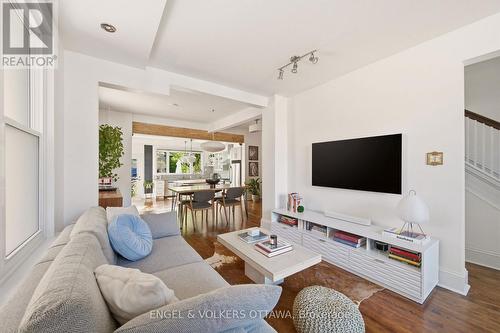 176 Hinton Avenue N, Ottawa, ON - Indoor Photo Showing Living Room