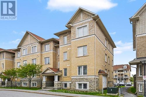 1 - 304 PASEO PRIVATE  Ottawa, ON K2G 4N8