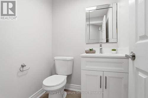 3811 Densbury Drive, Mississauga, ON - Indoor Photo Showing Bathroom