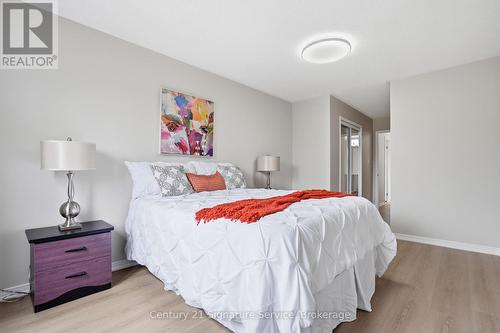 3811 Densbury Drive, Mississauga, ON - Indoor Photo Showing Bedroom