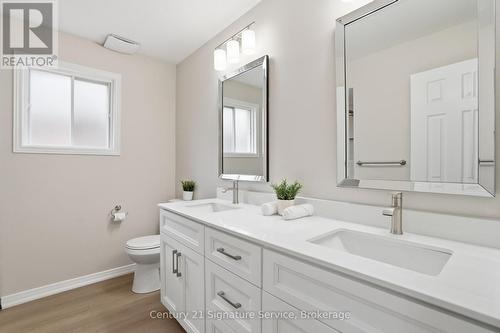 3811 Densbury Drive, Mississauga, ON - Indoor Photo Showing Bathroom