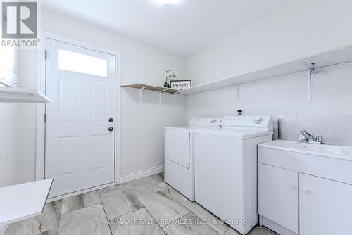 10 St Mark Place, Brampton, ON - Indoor Photo Showing Laundry Room