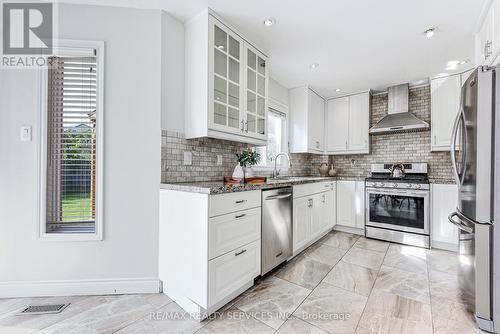10 St Mark Place, Brampton, ON - Indoor Photo Showing Kitchen With Stainless Steel Kitchen With Upgraded Kitchen