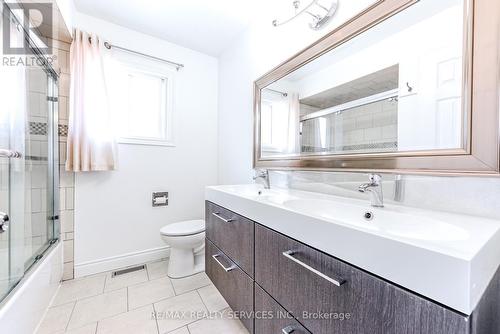10 St Mark Place, Brampton, ON - Indoor Photo Showing Bathroom