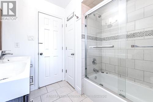 10 St Mark Place, Brampton, ON - Indoor Photo Showing Bathroom