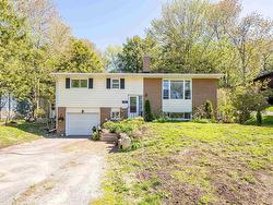 32 Martyn Drive  Fall River, NS B2T 1E7