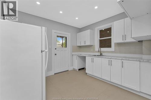 1525 Dougall, Windsor, ON - Indoor Photo Showing Kitchen