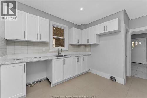 1525 Dougall, Windsor, ON - Indoor Photo Showing Kitchen