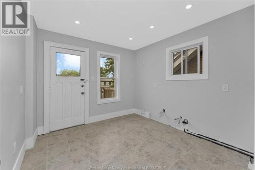 1525 Dougall, Windsor, ON - Indoor Photo Showing Other Room