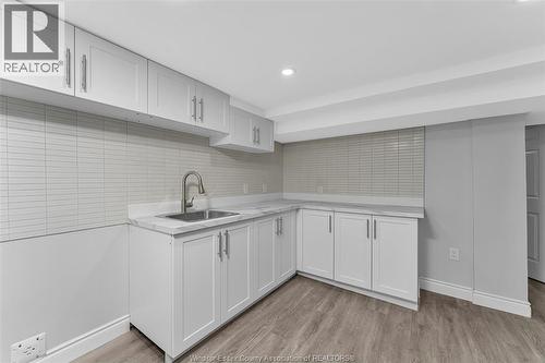 1525 Dougall, Windsor, ON - Indoor Photo Showing Kitchen