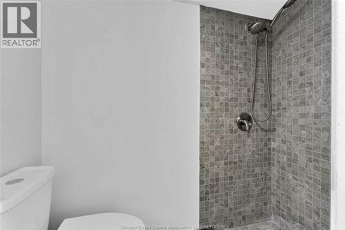 1525 Dougall, Windsor, ON - Indoor Photo Showing Bathroom